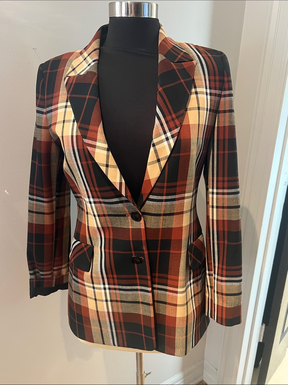 Uterqüe Plaid Blazer in Rust, Black & Cream